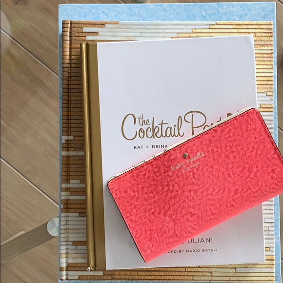 Kate Spade Cedar Street Coral Wallet - Picture 1 of 5